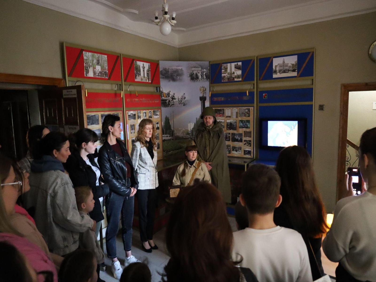 В Старооскольском краеведческом музее прошла экскурсия «Огни Победы».