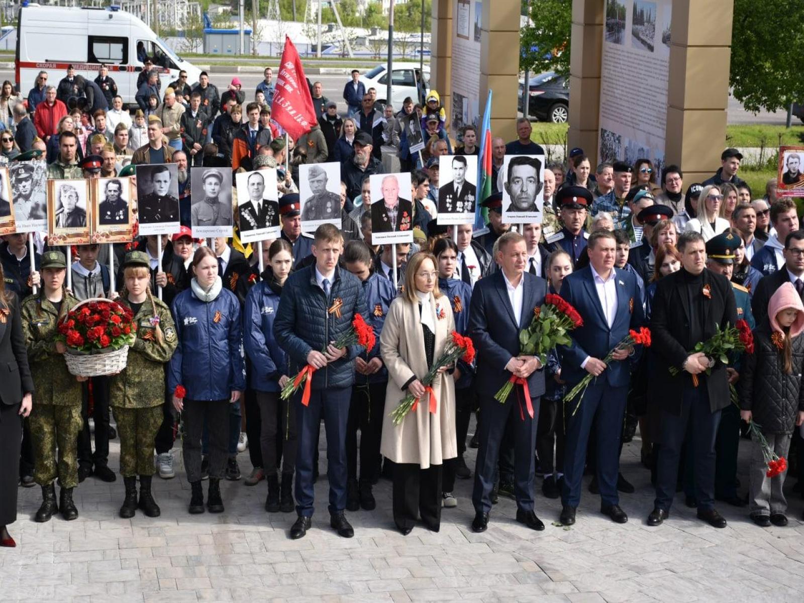 Возле мемориала у Атаманского леса прошёл митинг в честь Дня Победы.