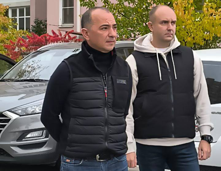 Глава администрации округа Владимир Жданов выехал к дому, повреждённому в результате атаки со стороны ВСУ.