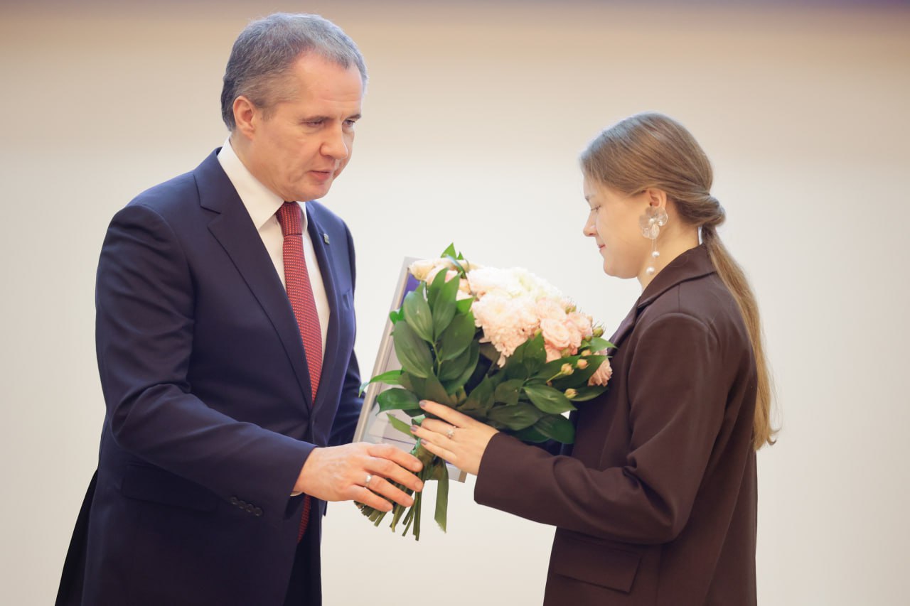 Губернатор Белгородской области Вячеслав Гладков отметил спортивные достижения студентов именными стипендиями.