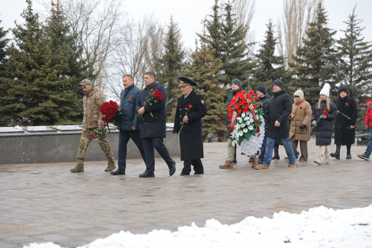 Андрей Чесноков принял участие в торжественном возложении цветов в день 81-й годовщины освобождения Старого Оскола от немецко-фашистских захватчиков.