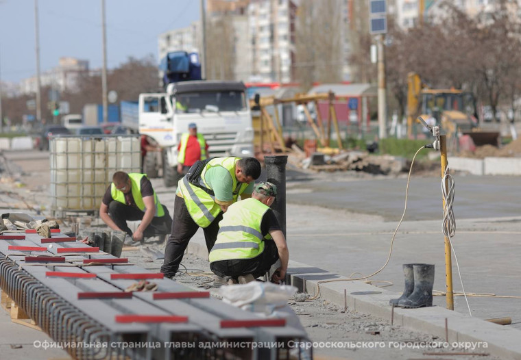Андрей Чесноков проинспектировал ход ремонта путепроводов в Старом Осколе.