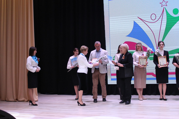 В Старом Осколе наградили победителей, призёров и лауреатов муниципальных конкурсов профессионального мастерства.